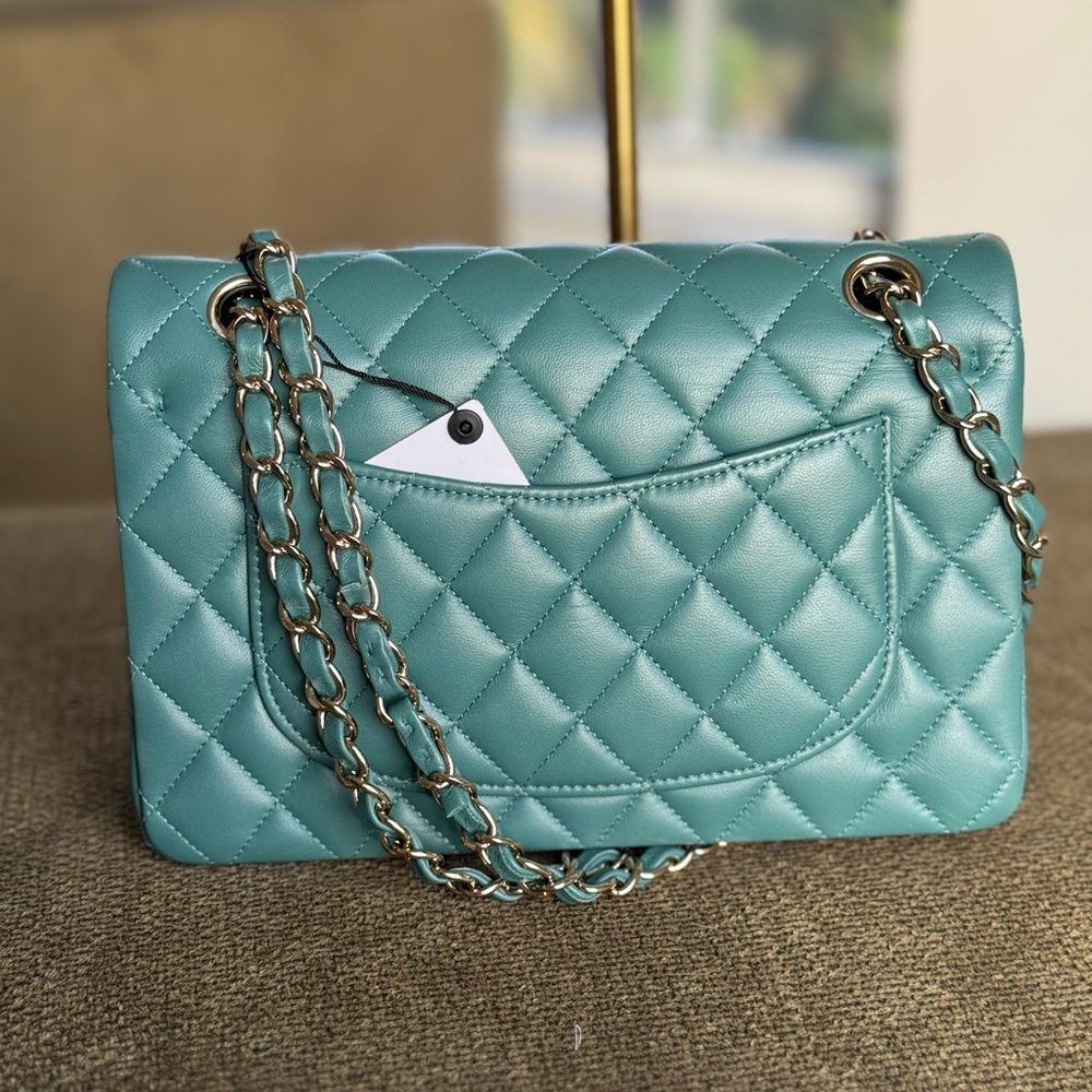 Brand new 2022 green Chanel medium lamb skin - Picture 6 of 9